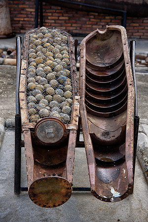 Cluster Bomb