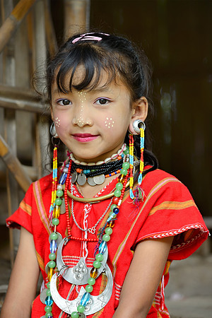 Kayaw girl