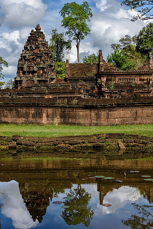 Surrounding moat