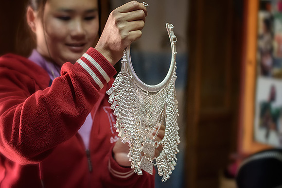 Silver necklace, or "Xauv"
