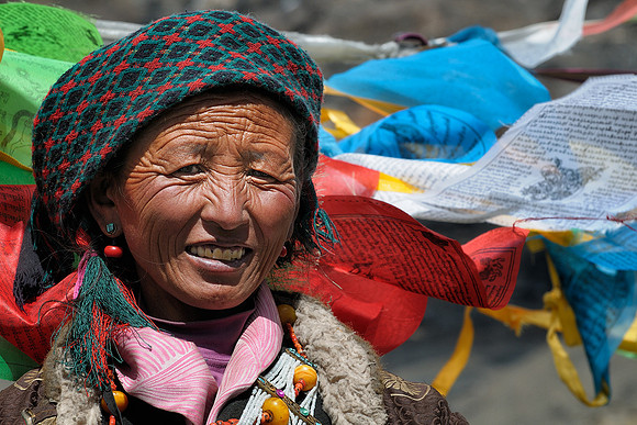 Tibetan lady Karo La Pass