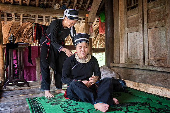 Dao Ao Dai mother and daughter