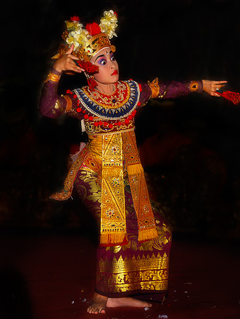 Condong dancer