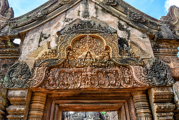 Entrance gateway