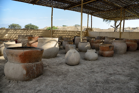 Storage containers